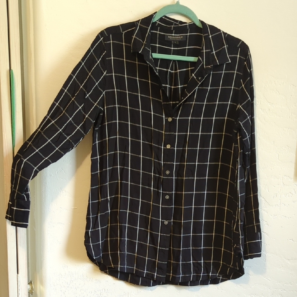 Banana Republic Black and White Casual Button Down Shirt